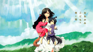 長著狐狸耳朵的女性在草地上懷抱著兩個孩子，背景有山和雲。 — 狼 壁紙