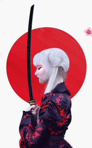 動漫女武士身穿紅色花卉和服，在紅太陽和櫻花背景下持劍。 — Galaxy Z Fold 8 壁紙