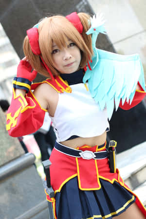 穿著紅藍色動漫服裝的cosplayer，肩上有一隻藍色小鳥 — 動漫打鬥 壁紙