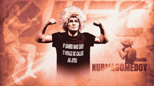 戰士 Khabib Nurmagomedov 戴著毛茸茸的帽子，背景有武術剪影，展示肌肉。 — 古勒比加 壁紙