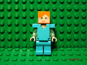 綠色磚牆背景上的Lego Minecraft角色