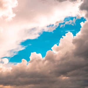 藍色雲朵背景 — iPad Air 13 壁紙