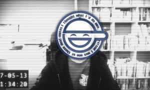 粗糙的閉路電視畫面中帶有微笑表情符號疊加和文字的人。 — 小丑 壁紙