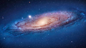一個在深空中擁有發光旋臂和恆星的螺旋星系。 — 銀河 壁紙