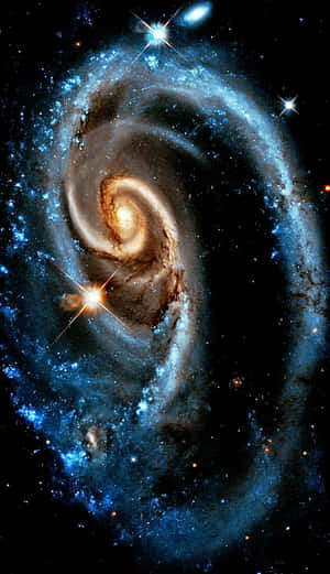一個充滿活力的螺旋星系，帶有藍色旋臂和金色中心，被星星環繞。 — Huawei Pura X View 壁紙