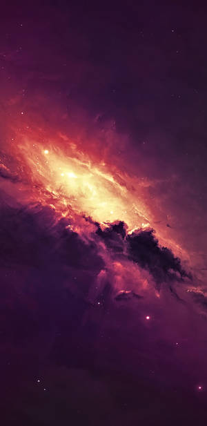 在深空中，一個發光的宇宙星雲，帶有紫色和橙色的雲層。 — 外太空 壁紙