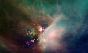 充滿活力的宇宙星雲，帶有發光的星星和旋轉的青綠色、橙色、粉紅色氣體。 — 星雲 壁紙