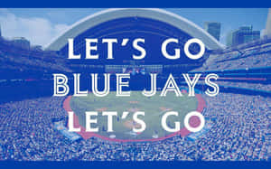 人群在棒球場歡呼，帶有「LET'S GO BLUE JAYS」文字疊加。 — 藍色 壁紙