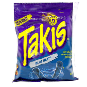 Takis Blue Heat零食袋，紫色和藍色設計，黃色文字。 — 1:1 壁紙