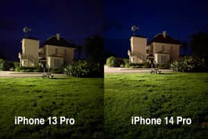 使用 iPhone 13 Pro 和 iPhone 14 Pro 拍攝的帶風車房屋的夜間照片並排比較。 — MacBook Air 15 壁紙