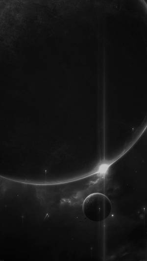 一個黑暗的宇宙場景，一顆發光的太陽位於行星和較小的月球後方。 — Alienware GIF 壁紙