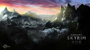 在《Skyrim》中，一位孤獨的戰士在日落時俯瞰著白雪皚皚的山谷。 — 龍騰世紀：審判 壁紙