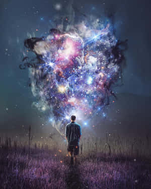 田野中的一個人抬頭仰望夜空中的愛心形星雲。 — Apple Watch Ultra 壁紙