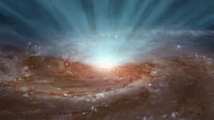 一個螺旋星系從中心發出藍光，被微紅色塵埃包圍。 — 銀河系 壁紙