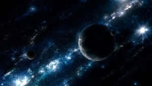 在充滿恆星的鮮豔藍色星雲中，帶有衛星的黑暗行星。 — 太空美學 GIF 壁紙