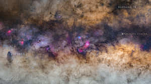 一張標記的銀河系中心地圖，顯示星團和星雲。 — Astroworld GIF 壁紙