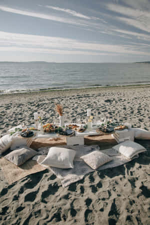 海灘野餐 桌子 食物 靠墊 海景 — POCO Pad 壁紙