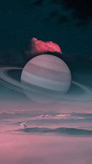 一個帶有光環的粉紅色和藍綠色行星在星空下的雲海上升起。 — 行星 壁紙