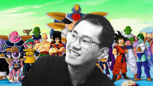 一個戴眼鏡的男人在色彩繽紛的龍珠動漫角色前微笑。 — 龍珠 壁紙