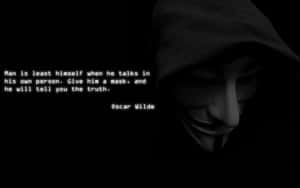 一個戴著 Guy Fawkes 面具的人，在黑色背景上附有 Oscar Wilde 的引言。 — 鬼滅之刃面具 壁紙