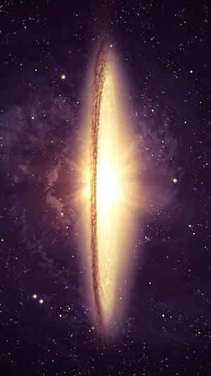 一個發光的螺旋星系，帶有金色核心和紫色宇宙背景。 — 銀河系 壁紙