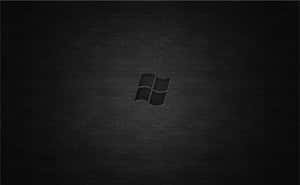 深色木紋背景上的Windows標誌 — MacBook Pro 13 壁紙