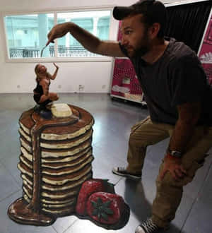 男人與地板上的3D粉筆藝術煎餅糖漿草莓互動。 — 綠樹 壁紙