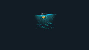 一個金魚缸中的金魚沉在水底，有氣泡和小魚在附近游動。 — 可愛卡通 壁紙