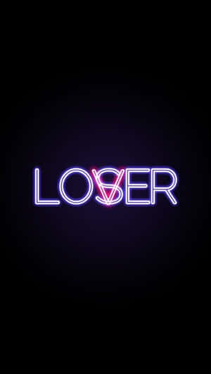 霓虹燈牌顯示「LOSER」，在深色背景上發出紫色和藍色的光芒。 — 霓虹美學 壁紙