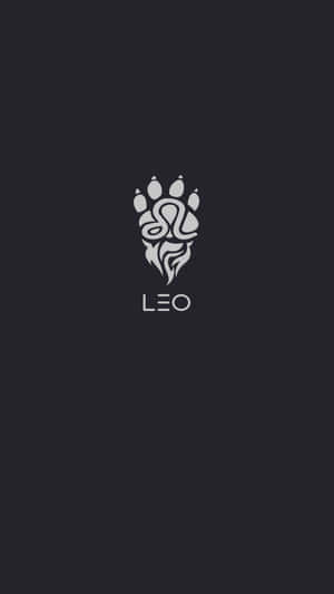 銀色獅子爪印標誌，帶有星座符號和文字 LEO，位於深灰色背景上。 — 獅子王 GIF 壁紙