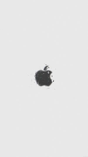 淺灰色背景上帶有水珠的黑色Apple標誌。 — 白色美學gif 壁紙