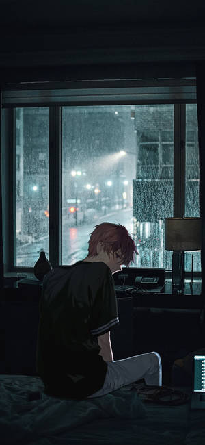 動漫男孩坐在床上，望著濺滿雨水的窗外，夜晚城市街道。 — iPhone Air 壁紙