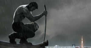一個赤裸上身的男人跪在屋頂上，在雨中持劍，俯瞰夜晚的城市。 — 超級英雄 壁紙