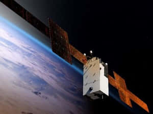 帶有太陽能板的衛星在太空中繞地球運行 — 行星 壁紙