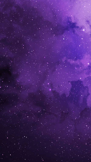 帶有星星和宇宙雲的紫色星系 — 古勒比加 壁紙