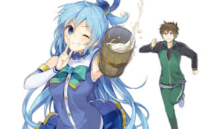 藍髮動漫女孩拿著冒煙的木桶向觀眾眨眼，身後一個穿綠色衣服的男孩在奔跑。 — 萌 壁紙