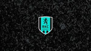 RKC Waalwijk 足球會標誌在紋理黑色背景上 — 低飽和度 壁紙