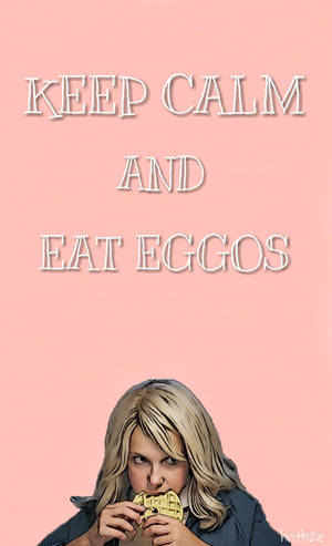 一位女性在粉紅色背景上吃Eggo華夫餅，並帶有文字「Keep Calm and Eat Eggo」。 — Galaxy Tab Active 壁紙