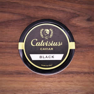 黑色Calvisius魚子醬鞋油罐喺木枱上 — iPad Pro 11 壁紙