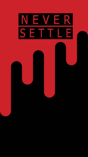 黑色背景上的紅色油漆滴落和 'NEVER SETTLE' 文字。