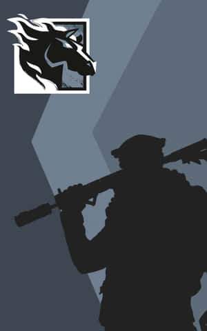 士兵持步槍和火焰馬標誌的剪影，背景為藍灰色。 — Honor Pad 壁紙