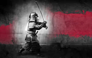 身穿盔甲的武士在紅色和黑色背景前持劍。 — 武士 壁紙