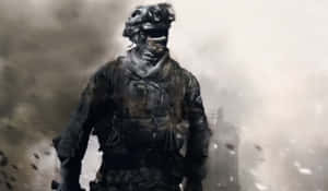 一名身穿全套裝備的士兵在煙霧瀰漫、碎片飛揚的戰場上站立。 — 使命召喚：現代戰爭 壁紙