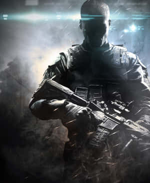 一名身穿戰鬥裝備的士兵在煙霧彌漫的戰場上，持步槍並有發光效果。 — Apple Watch Ultra 壁紙