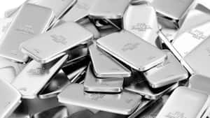 堆疊的銀條，標有純銀999.9，表面反光。 — 銀色 壁紙