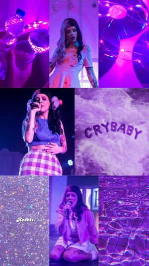 一幅紫色拼貼畫，歌手表演，帶有閃粉和「CRYBABY」文字。 — 紫色 iPhone 壁紙