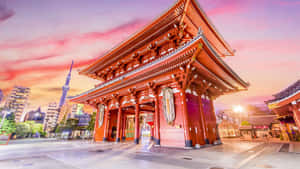 日落時分的紅色日本寺廟大門，背景是東京天際線 — 東京 壁紙