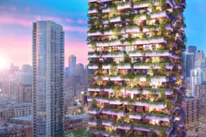 一座垂直花園摩天大樓在黃昏的城市景觀中閃耀。 — MacBook Air M2 壁紙