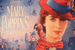 來自迪士尼電影海報的 Mary Poppins，戴著紅色帽子和蝴蝶結，肩上有一隻鸚鵡。 — MacBook Air M4 壁紙