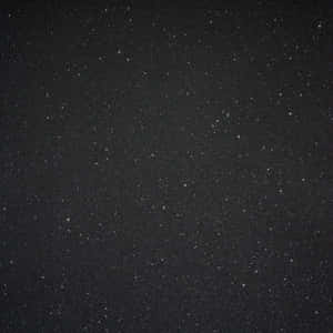 在黑暗背景下，無數閃爍的星星點綴的星空夜晚。